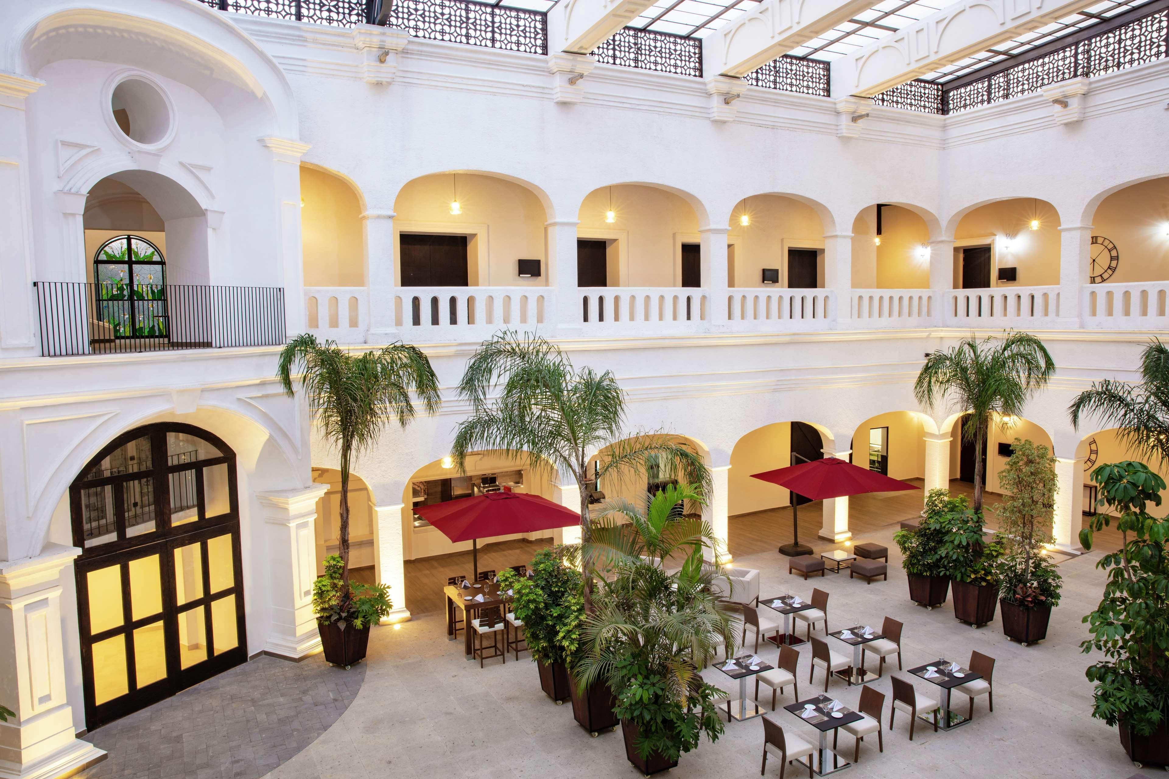 Doubletree By Hilton Toluca Hotel Екстериор снимка
