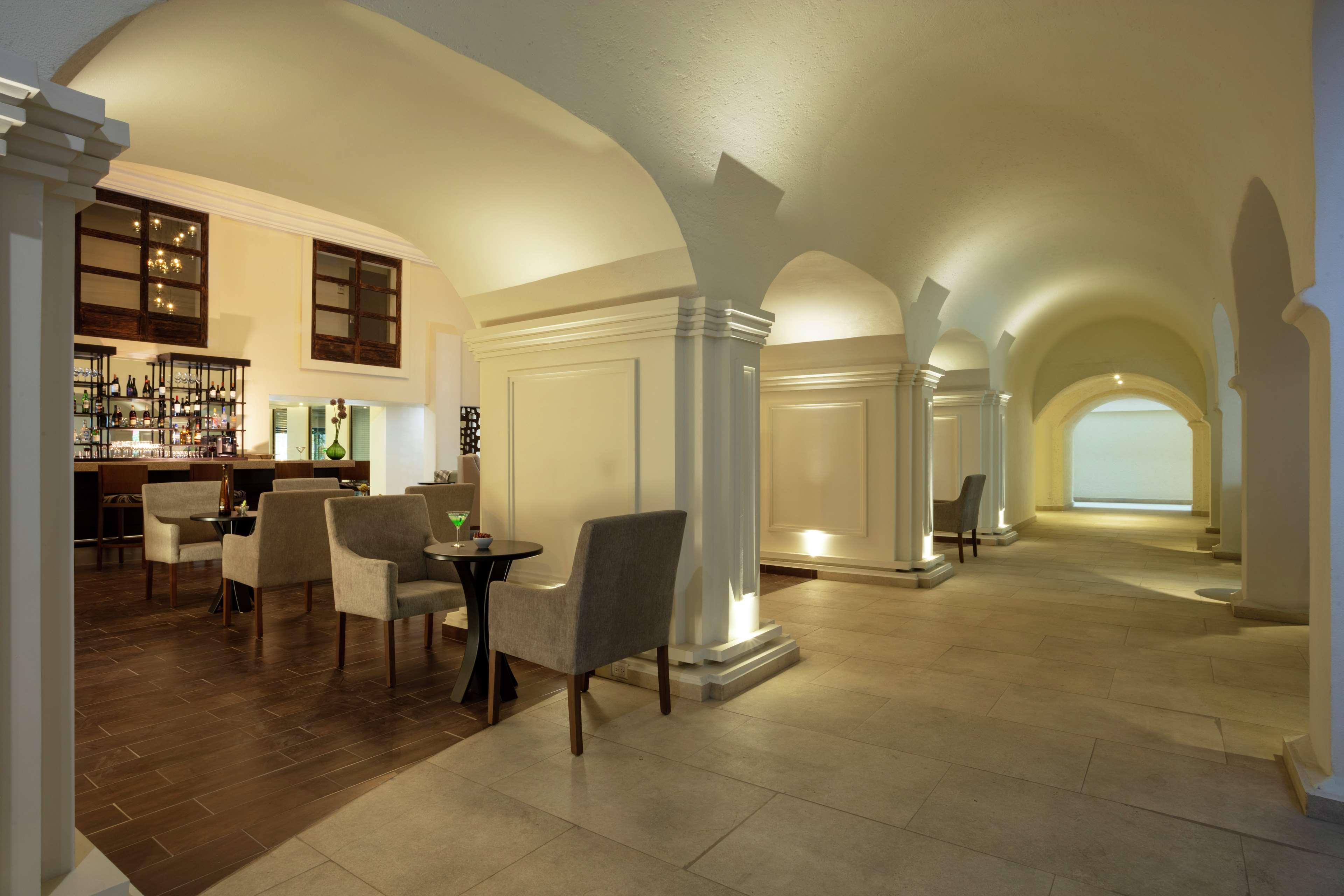 Doubletree By Hilton Toluca Hotel Екстериор снимка