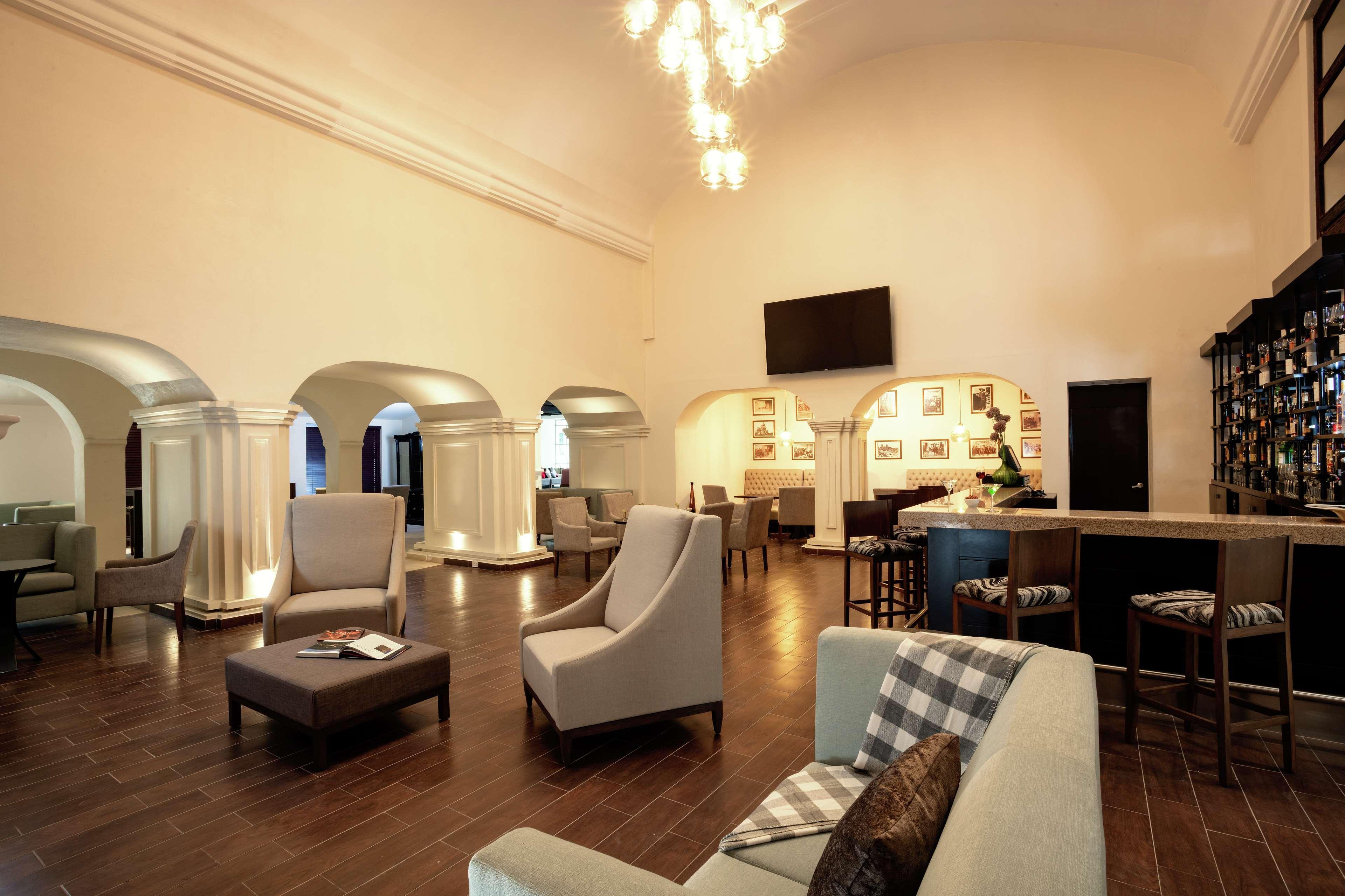 Doubletree By Hilton Toluca Hotel Екстериор снимка
