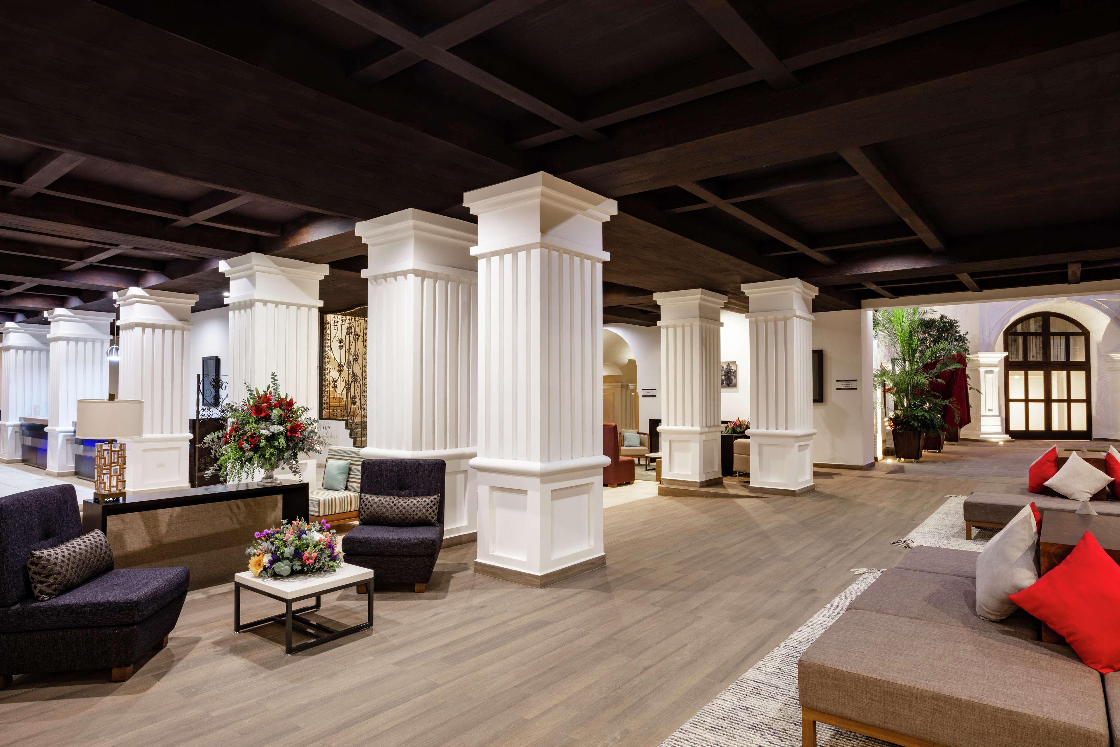 Doubletree By Hilton Toluca Hotel Екстериор снимка