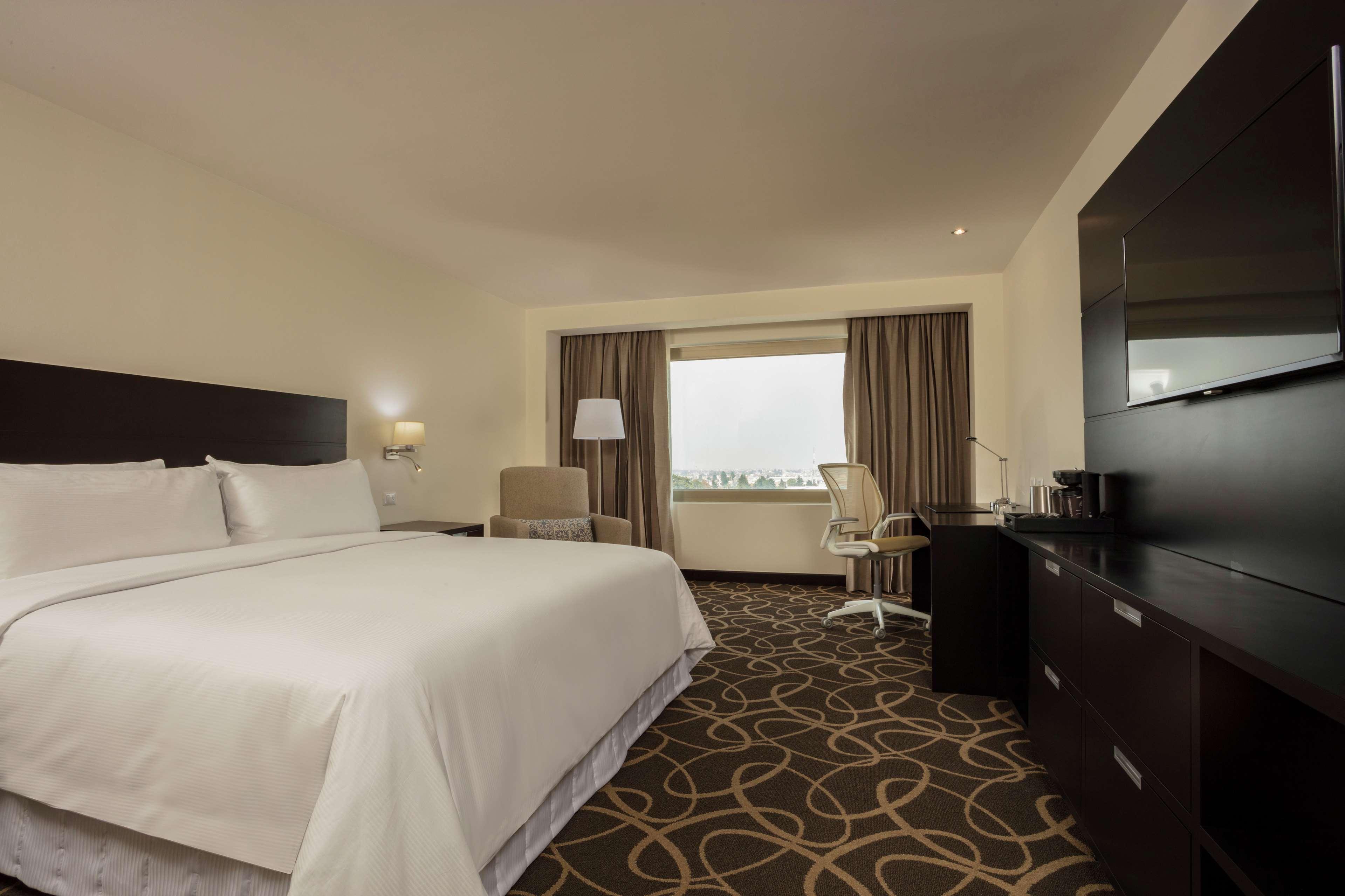 Doubletree By Hilton Toluca Hotel Екстериор снимка