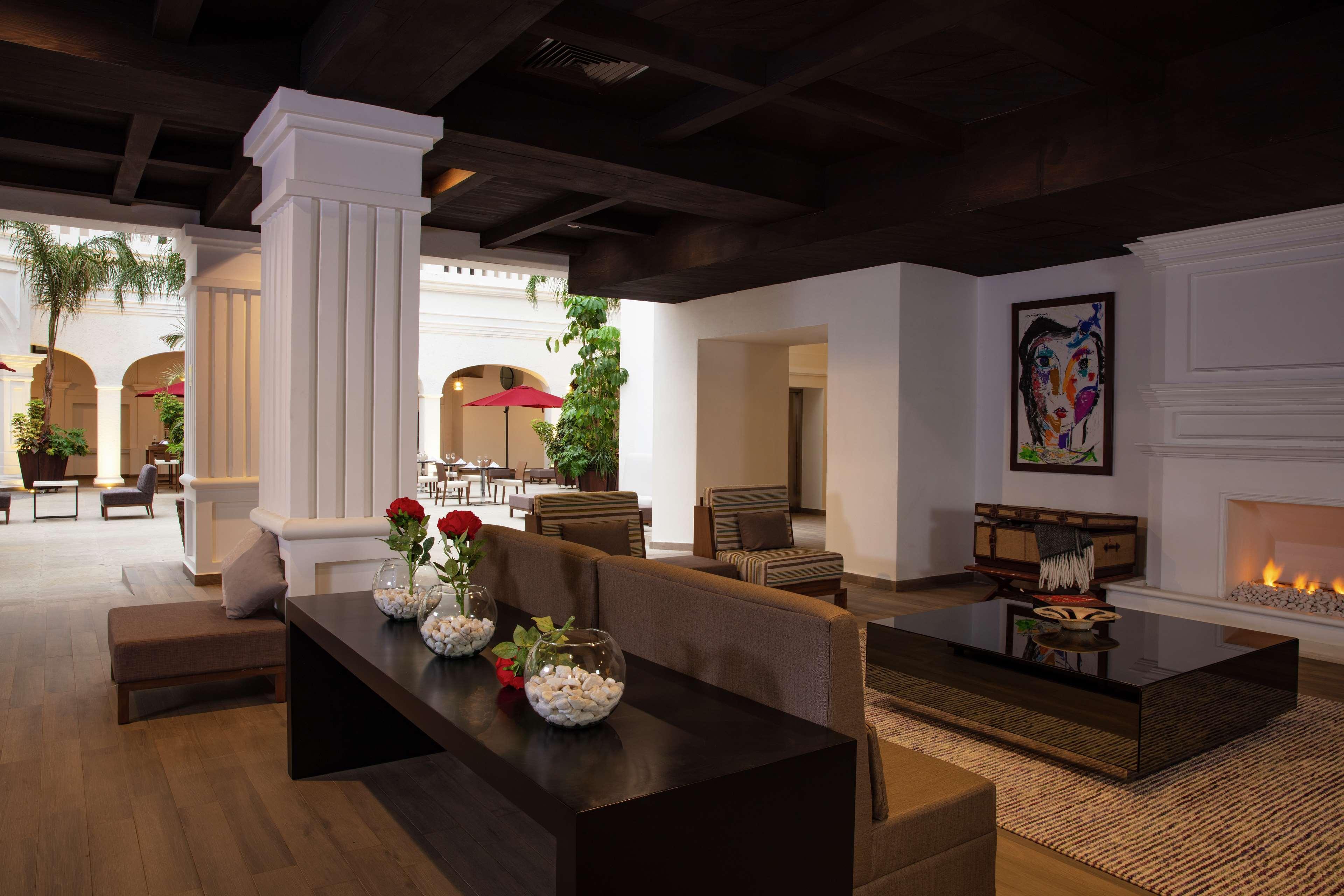 Doubletree By Hilton Toluca Hotel Екстериор снимка