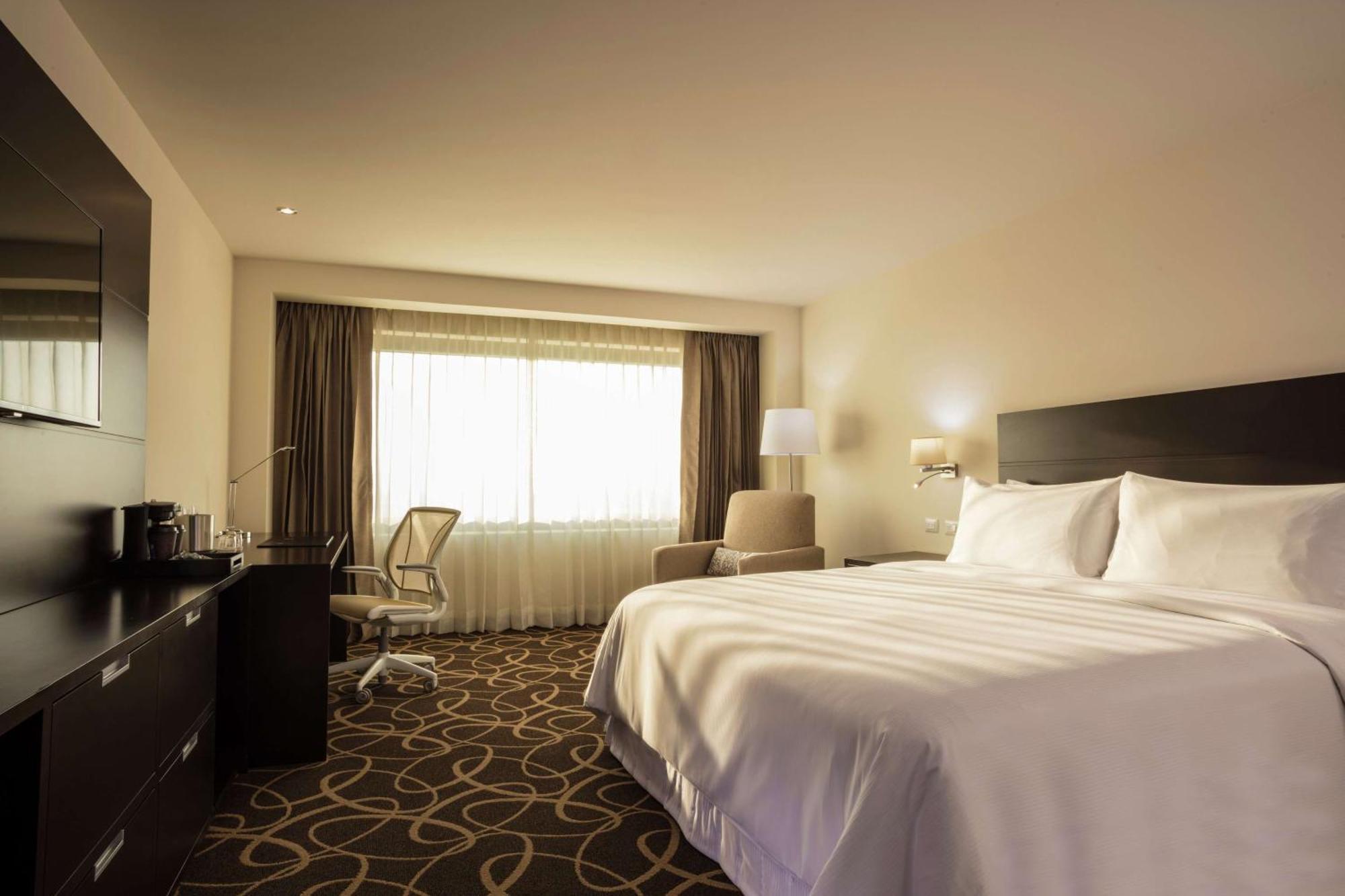 Doubletree By Hilton Toluca Hotel Екстериор снимка