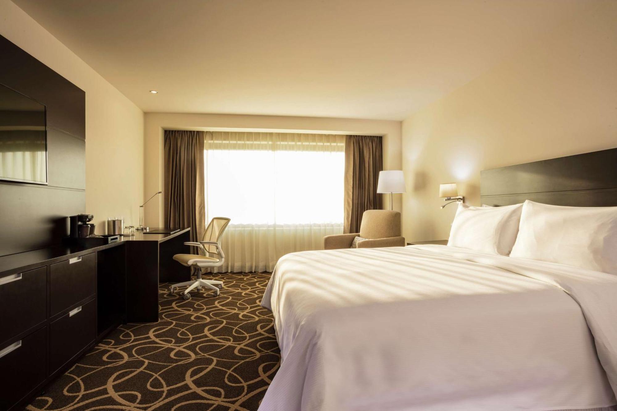 Doubletree By Hilton Toluca Hotel Екстериор снимка